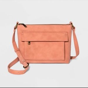 Universal Thread Crossbody